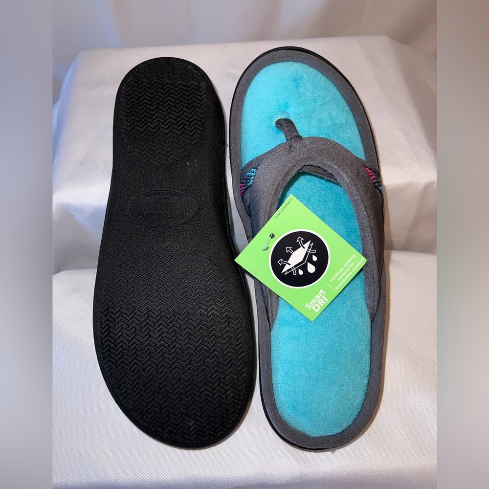 NWT Isotonic slippers / flip-flops Woman’s size 7.5 - 8